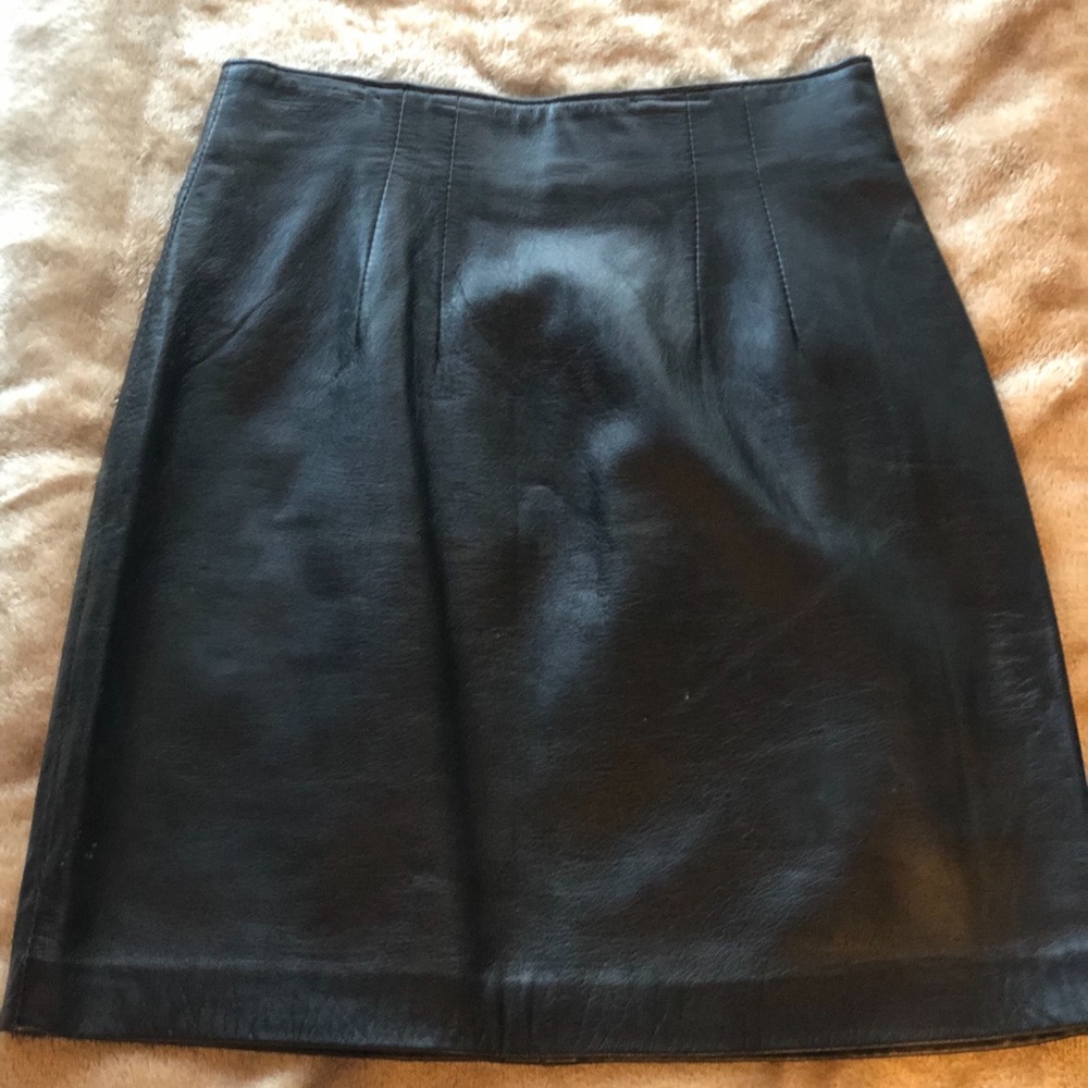 Chic Faux Leather Skirt
